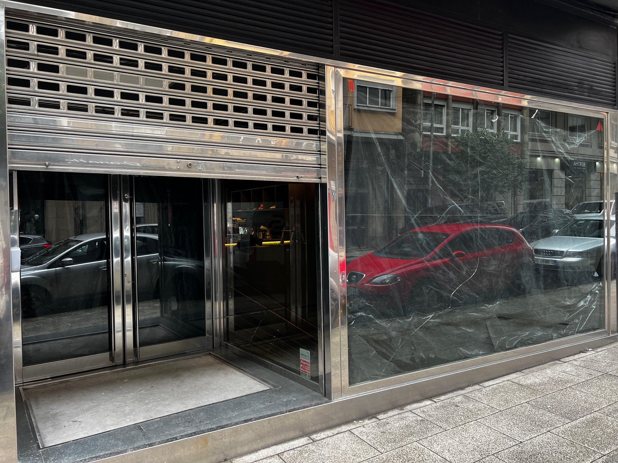 Entrada Indomito Bistro en Santiago de Compostela