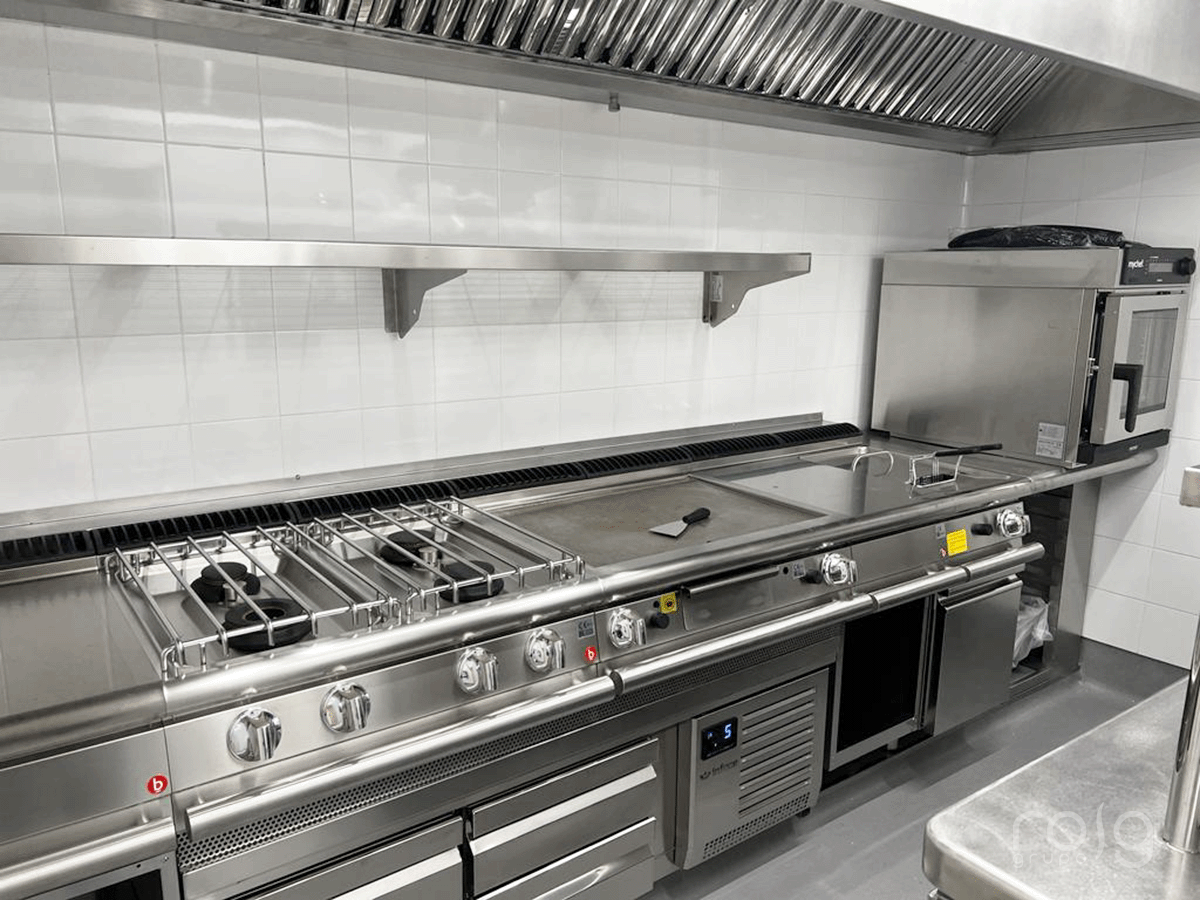 Bloque de cocción Baron para cocina profesional en Hotel Áurea Toledo.