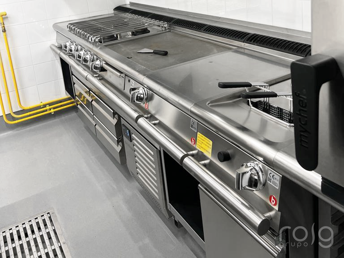 Plancha y freidora Baron Professional para cocina profesional en Hotel Áurea Toledo