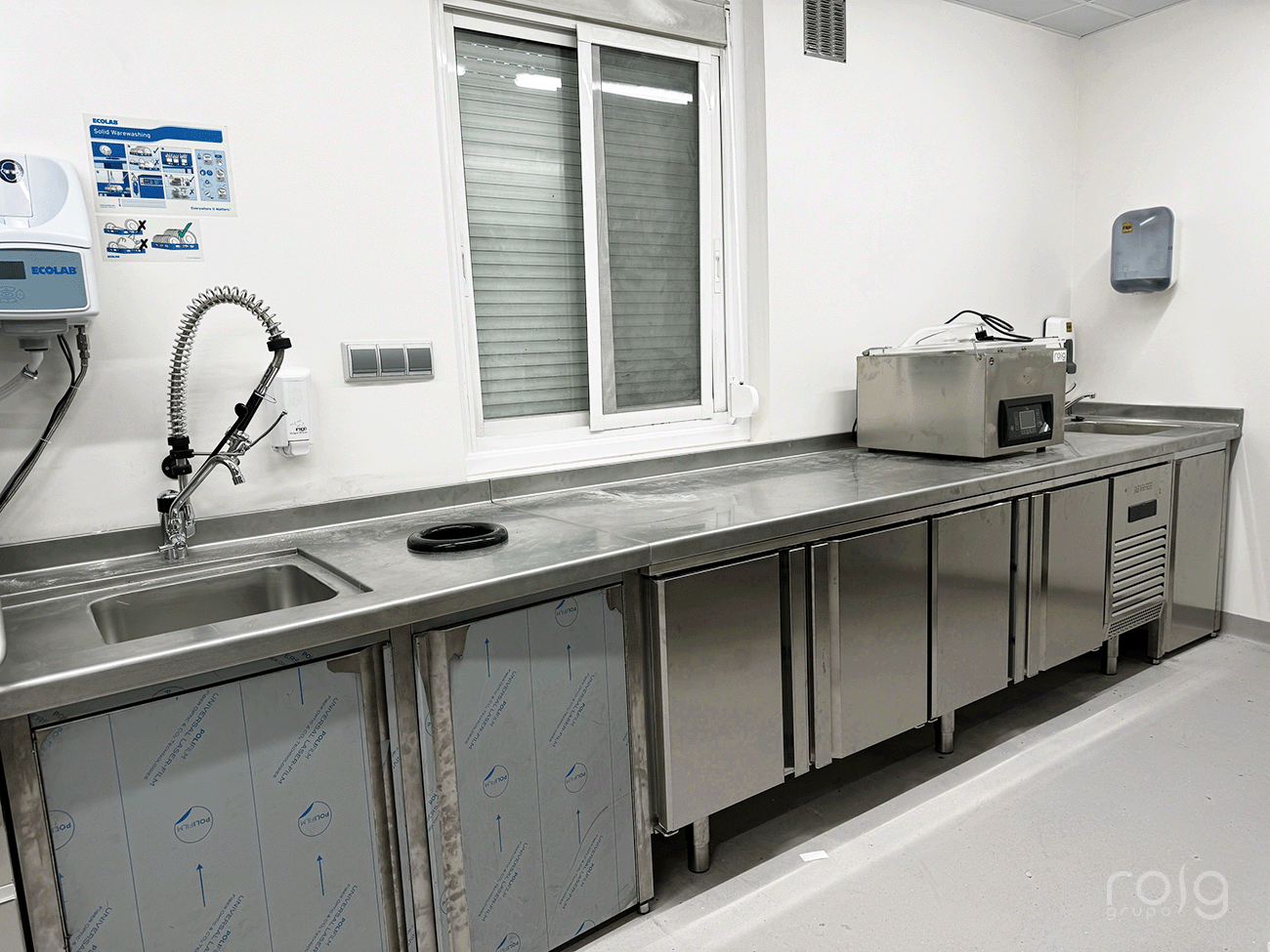 Lavavajillas de capota Intecno para cocina profesional en residencia Atendo Vigo.