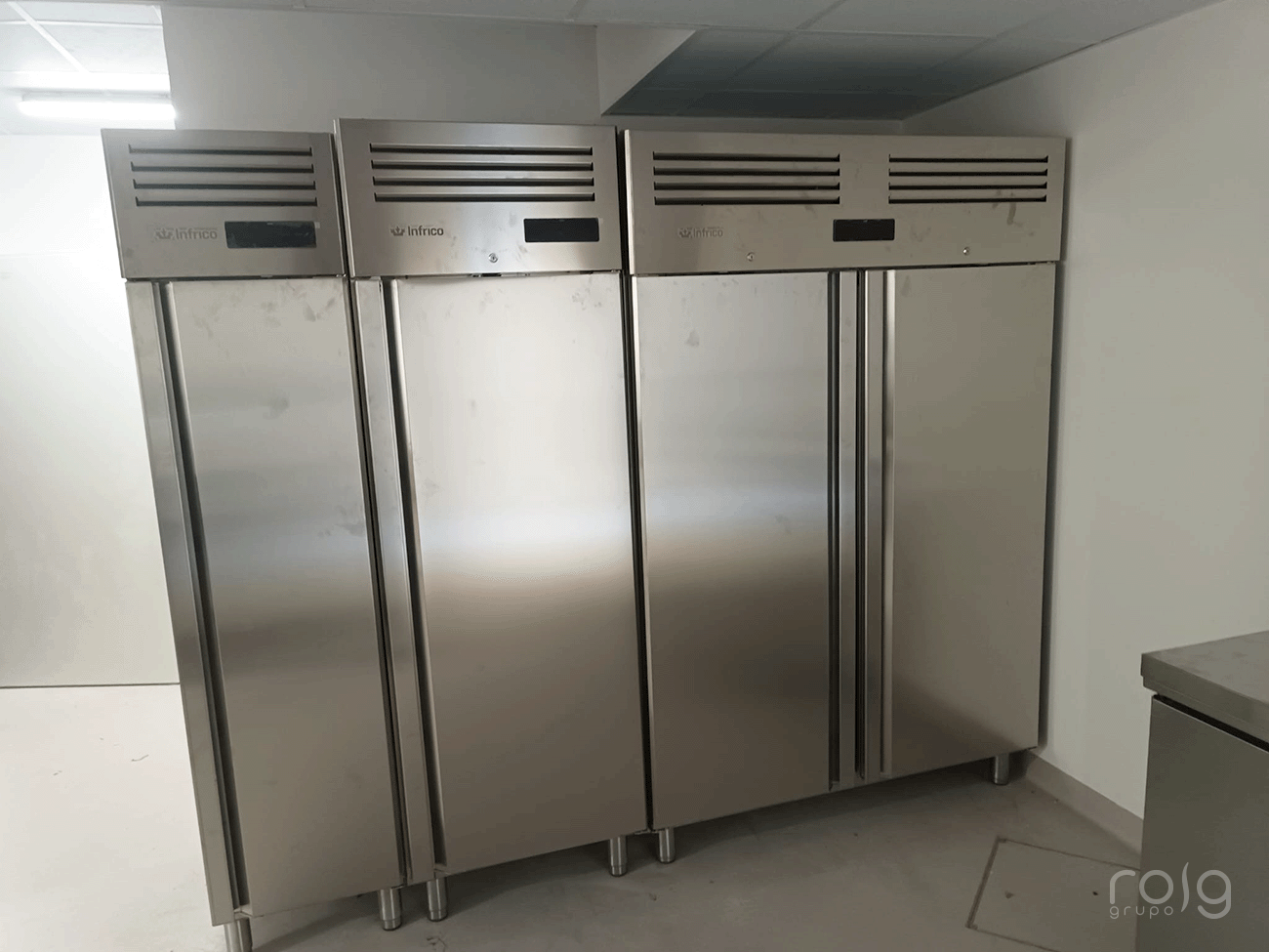 Armarios refrigerados Infrico para cocina profesional en residencia Atendo Vigo.
