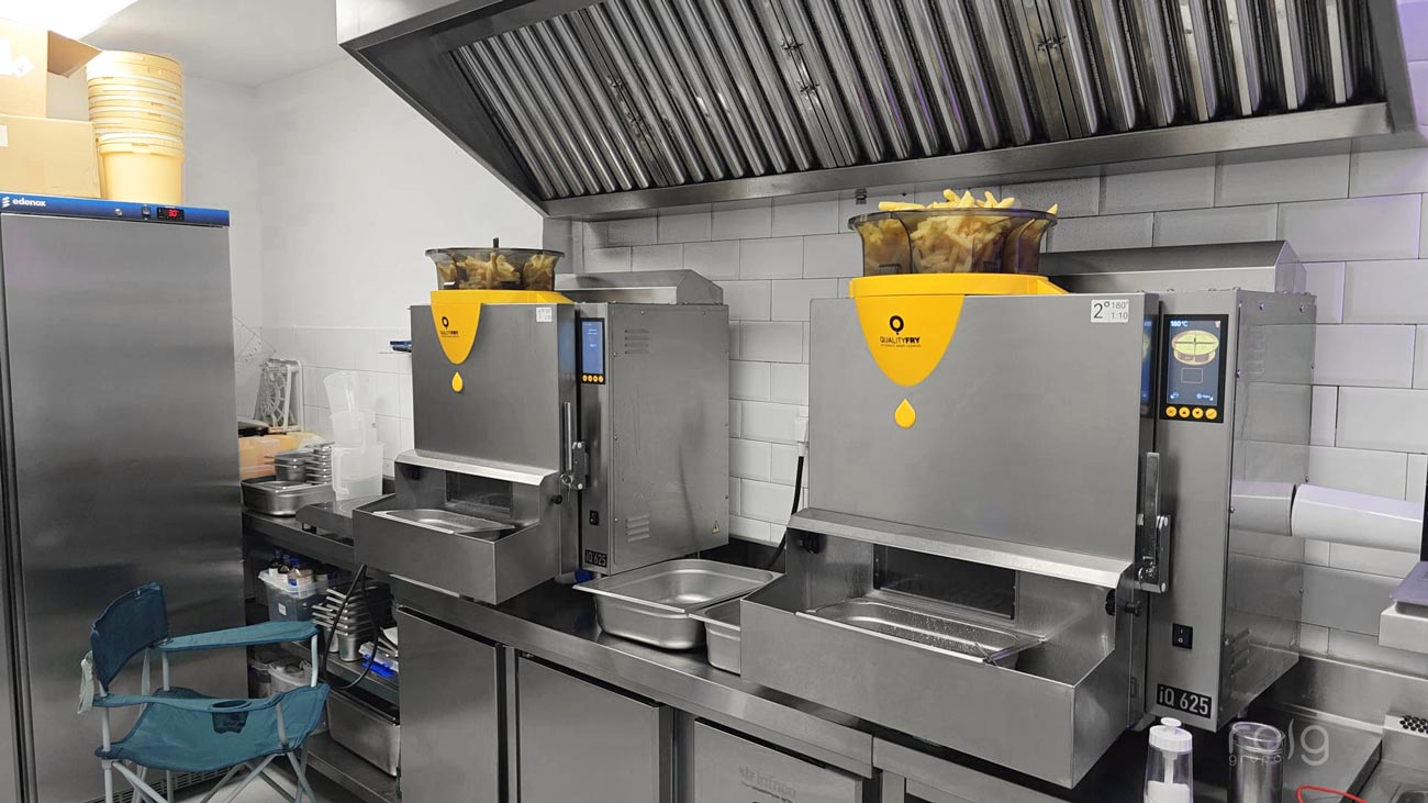 Máquina automática para fritas instalada por Grupo Roig en Malditas Fritas.