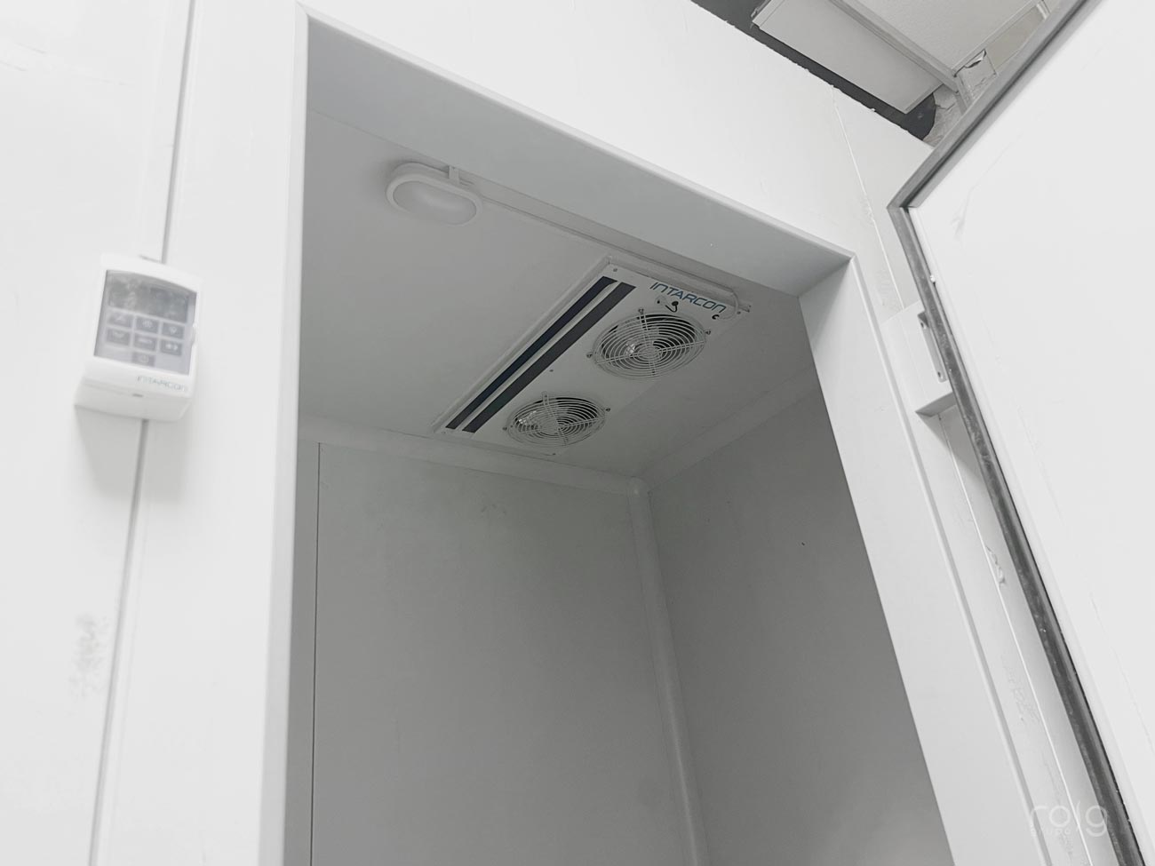 Cámara frigorífica Intarcon con sistema de refrigeración a distancia.