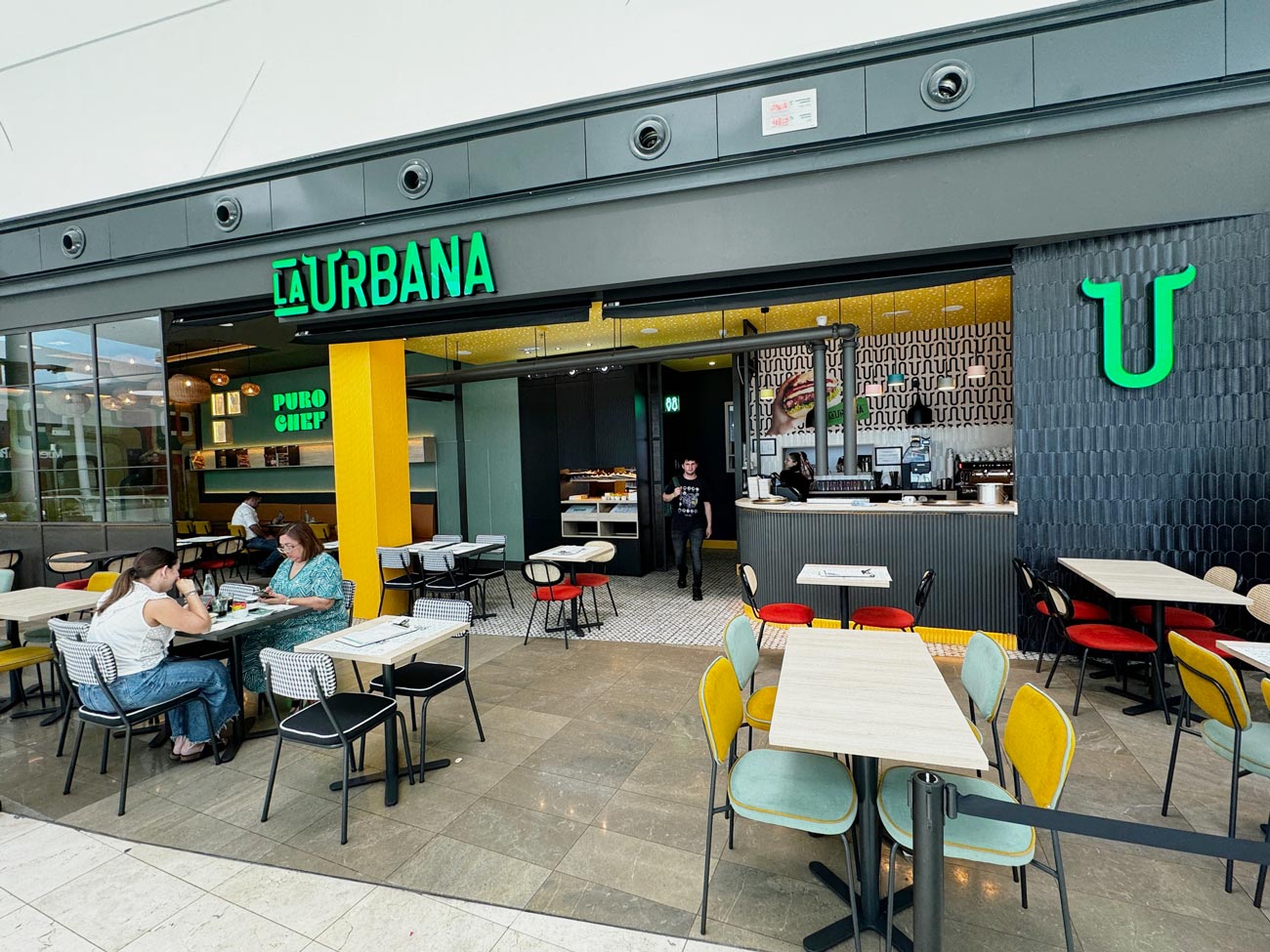 Cocina profesional instalada por Grupo Roig en La Urbana con equipamiento integral de hostelería.