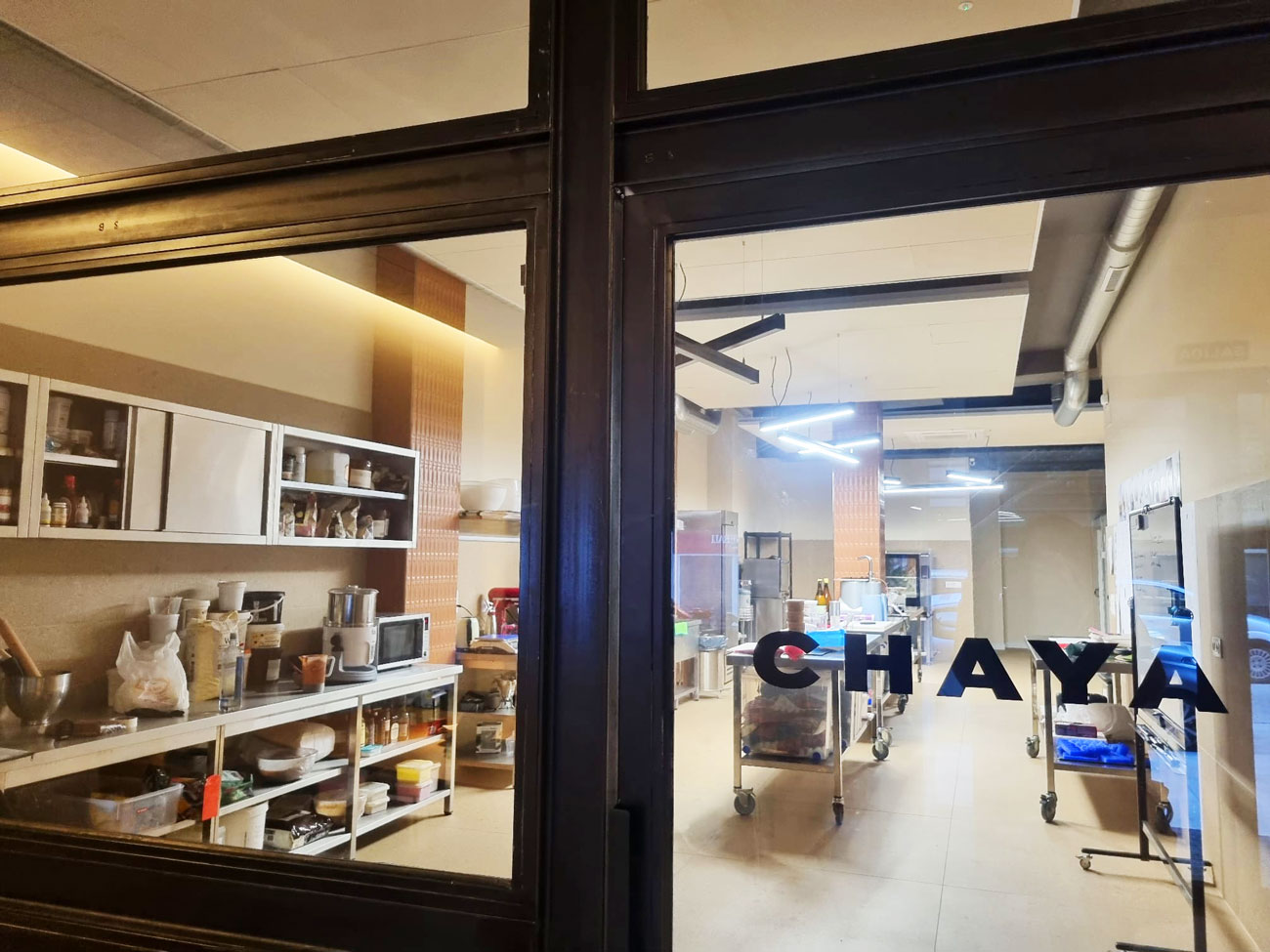 Obrador de pastelería Chaya en Vigo, instalación de cámara de congelación por Grupo Roig